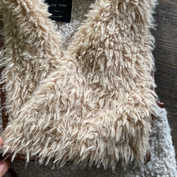 Cream fur vest ✨ - Picture 2 of 5
